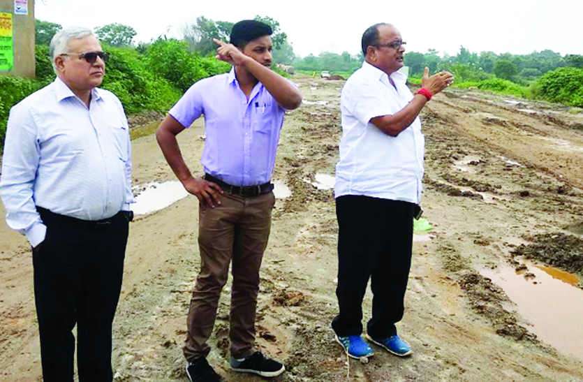 jashpur nagar प्रोजेक्ट मॉनिटर पहुंचे कटनी-गुमला सड़क का निरीक्षण करने