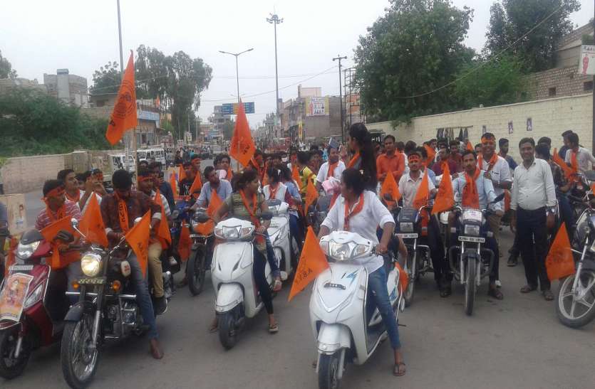 Student election गांव गांव मतदाता को रिझाने पहुंचे दावेदार