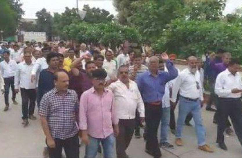 patrika कर्मचारियों ने तीसरे दिन भी किया प्रदर्शन