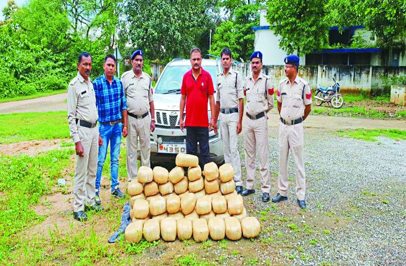 crime नाका लगाकर वाहनों की जांच कर रही थी पुलिस, रात 2 बजे लक्ज़री कार तेज रफ्तार से आयी फिर...