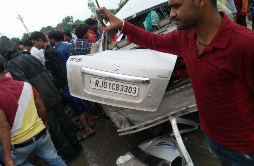 accident at udaipur-chittor highway राजस्थान में यहां दो वाहनों की भिड़ंत ने छीनी 4 जिंंदगियां, हादसा इतना भयानक था कि उड़ गए कारों के परखच्चे..