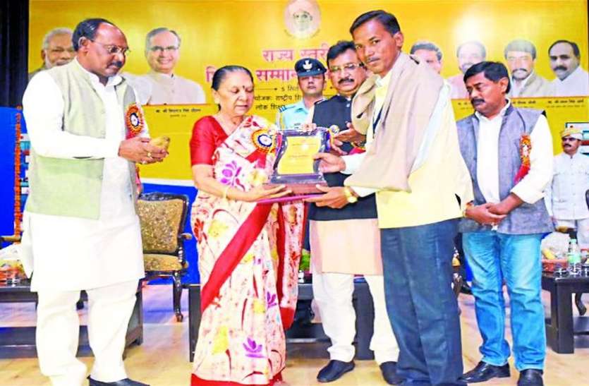 Teacher of chhaktala got state level teachers honor छकतला के शिक्षक को मिला राज्य स्तरीय शिक्षक सम्मान