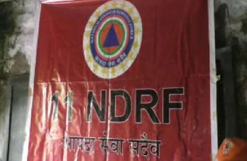 BALRAMPUR दैवीय आपदा से बचने के लिये NDRF चला रहा जागरूकता अभियान, दिया जा रहा प्रशिक्षण