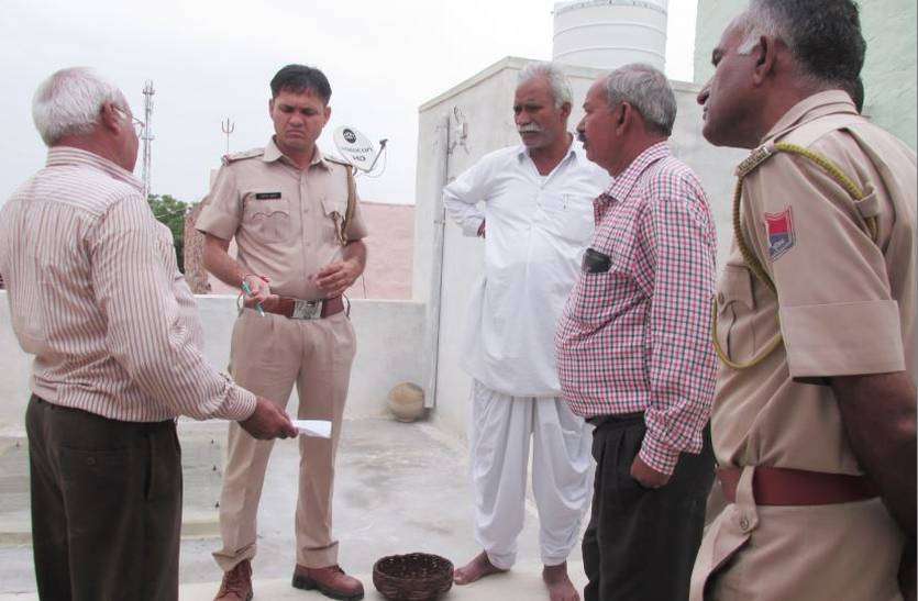 thief in bhavi दम्पती छत पर सोते रह गए, चोर सात लाख का सामान ले उड़े
