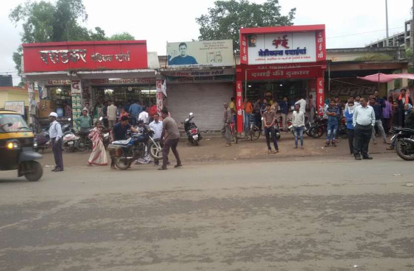 chhindwara सड़क पर बाइक खड़ी करना पड़ा महंगा
