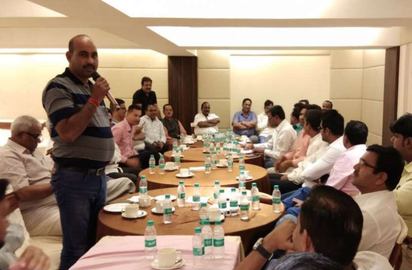 contractor डीवीवीएनएल के खिलाफ लामबंद हुए कॉन्ट्रेक्टर, देखें वीडियो