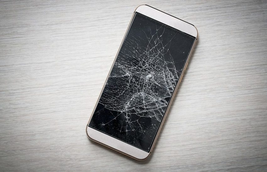 How To Fix A Cracked Mobile Screen 10 रुपये की इस चीज से जोड़ सकते हैं टूटे फोन की स्क्रीन 