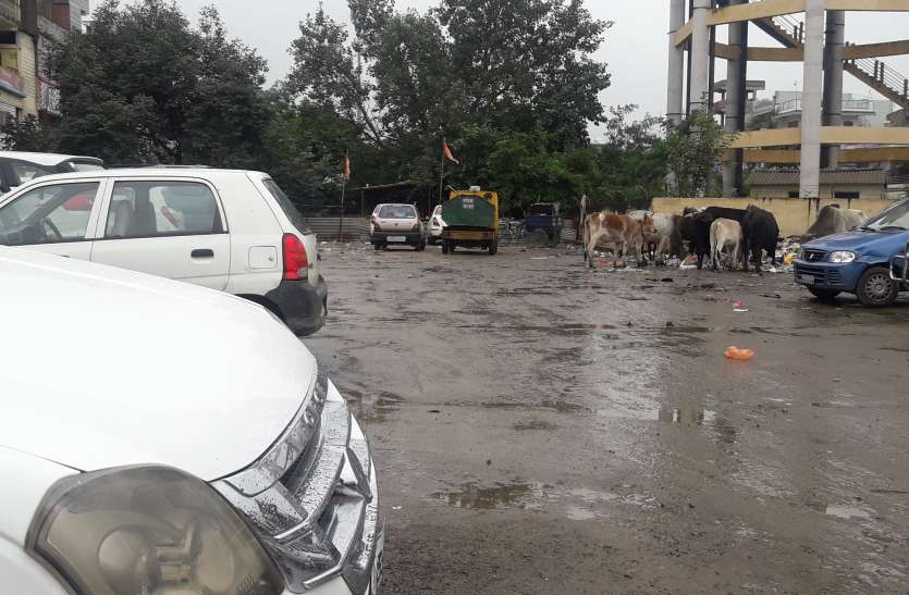 dushera medan दशहरा मैदान में लगे मिट्टी के ढेर विकास के नाम पर केवल पार्किंग