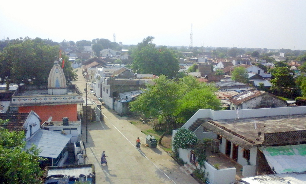 Playing field made in timorie वर्षों बाद भी नगर में नहीं बन सका खेल मैदान