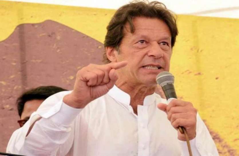 imran पाक सरकार कट्टरपंथियों के आगे झुकी, अल्पसंख्यक को आर्थिक पैनल से हटाया