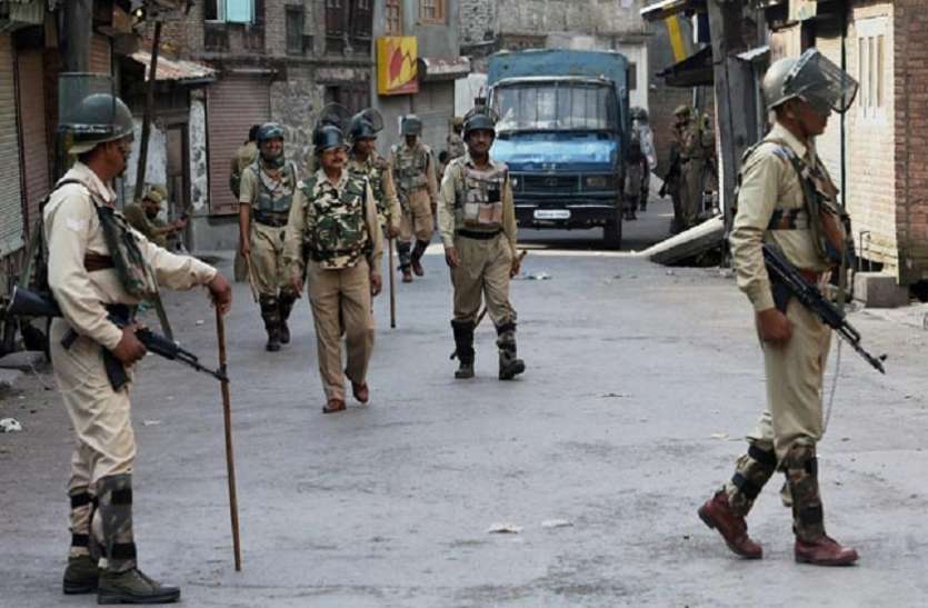 Jammu Kashmir police जम्मू-कश्मीर: सोपोर के बोमई में हुर्रियत कार्यकर्ता की गोली मारकर हत्या, हत्यारों की तलाश में पुलिस