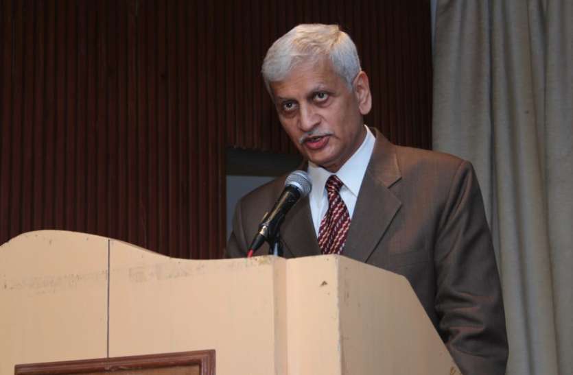 Media should have full freedom with some riders, says Justice Lalit स्वनियंत्रण के साथ हो मीडिया को पूरी आजादी : जस्टिस ललित