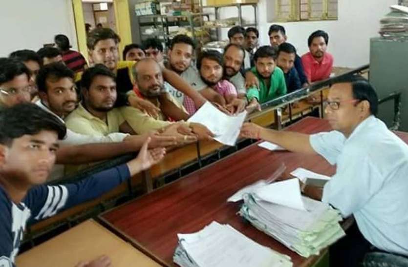 lalsot news पशु चिकित्सालय में अव्यवस्था, अधिकांश कर्मचारी नदारद