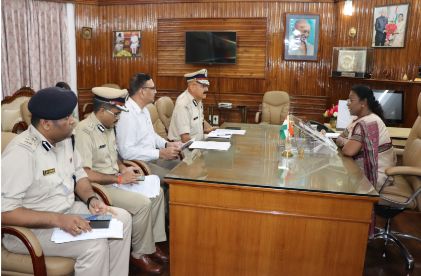 jharkhand police राज्यपाल से मिले डीजीपी, नक्सल उन्मूलन अभियान की दी जानकारी