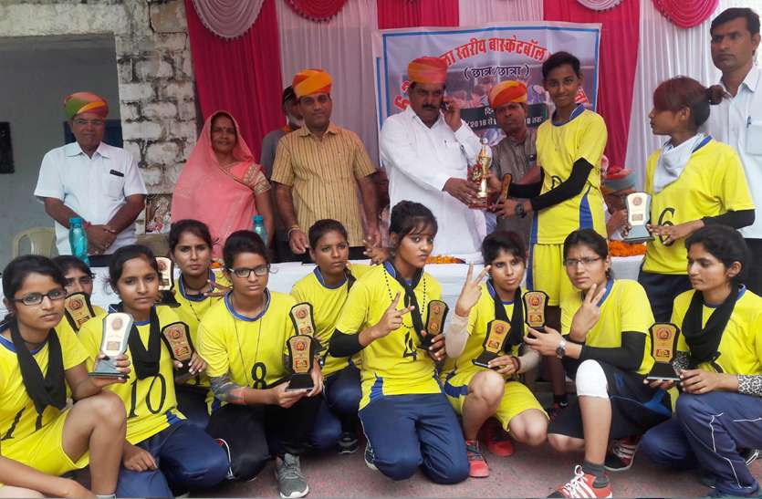 Nawa News ‘शारीरिक शिक्षक की मेहनत से बनते कुशल खिलाड़ी’