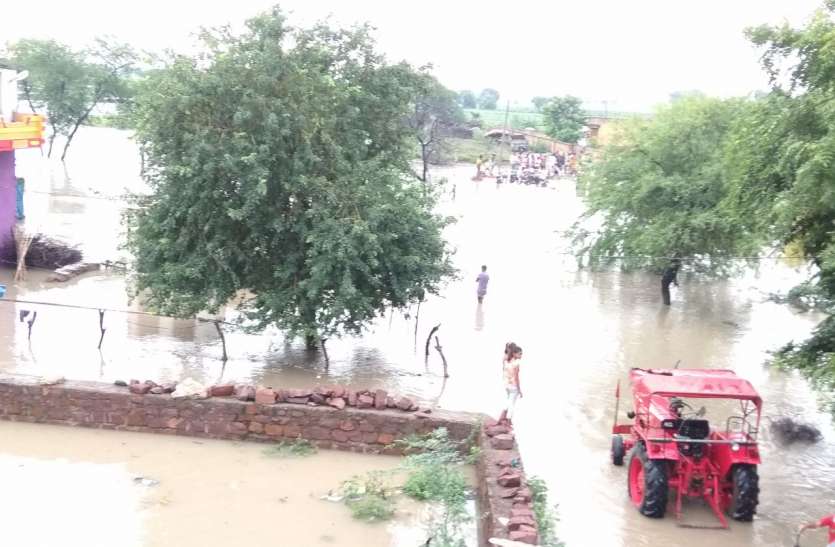 मानसून :झालावाड़ जिले बारिश का कहर , नदी नालों में उफान, किसी वक्त खुल सकते भीमसागर बांध के गेट मानसून :झालावाड़ जिले बारिश का कहर , नदी नालों में उफान, किसी वक्त खुल सकते भीमसागर बांध के गेट