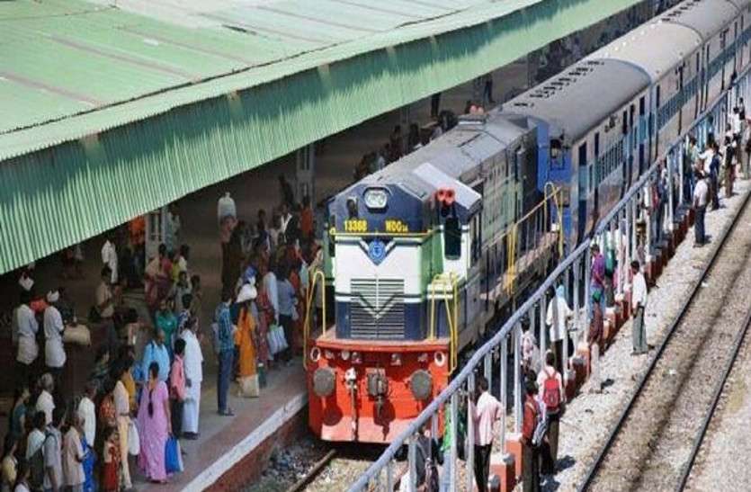 train त्योहारी सीजन में इन ट्रेनों की सीटें हुई फुल, वेटिंग लिस्ट भी पहुंची 200 के पार