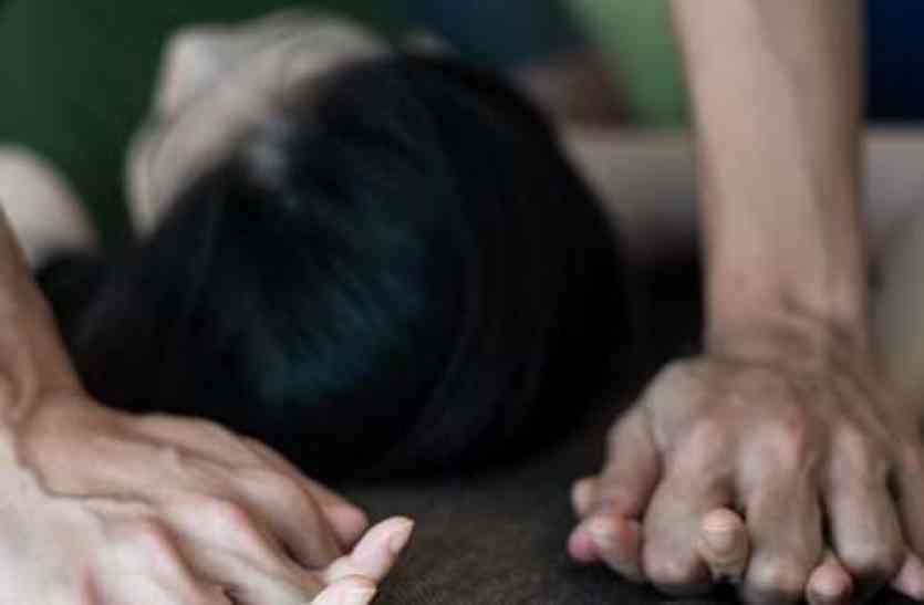 Brother And His Friend Gang Raped His sister and make video अलवर में चचेरे भाई ने अपनी बहन को कोल्ड ड्रिंक पिलाकर किया बेहोश, फिर दुष्कर्म कर बनाई वीडियो, वारयल करने की दी धमकी