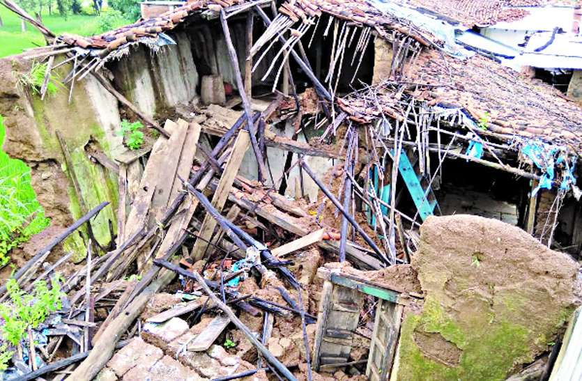 system पीएम आवास का चयनित मकान बारिश में ढह गया