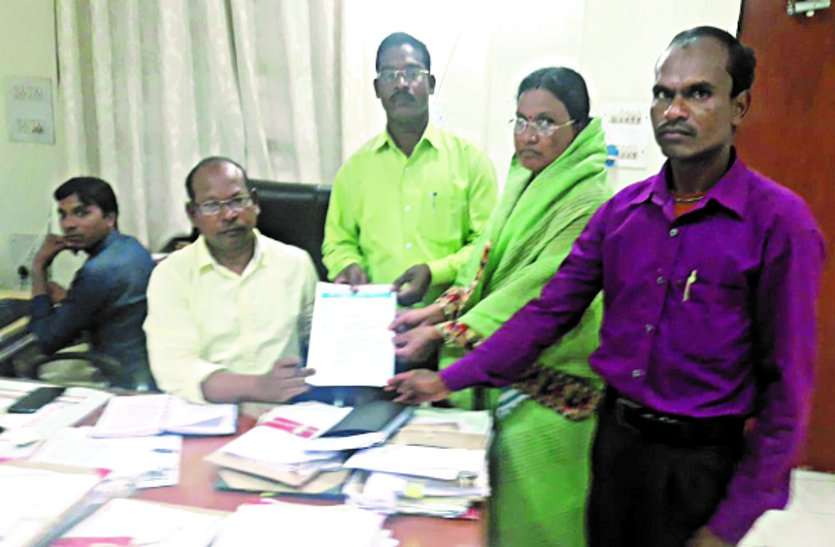 system हक की लड़ाई लड़ेंगे पल्लेमाड़ी खदान के आदिवासी मजदूर, सौंपा ज्ञापन