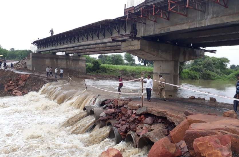 kodi nadi कौड़ी नदी फिर उफान पर, रायसेन का सांची-विदिशा से कटा संपर्क