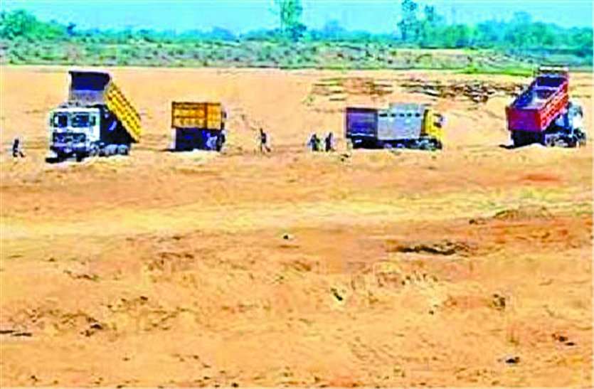 sand and stone mining in gwalior 5 हजार करोड़ के अवैध उत्खनन पर काबिज रहने को माफि या हर साल अमले पर करता है औसतन 15 हमले