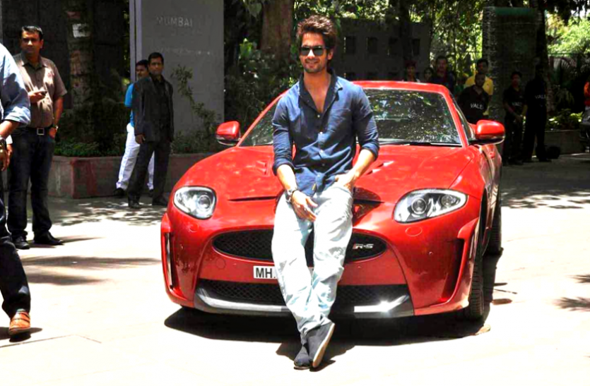 Shahid Kapoor शाहिद कपूर चलाते हैं ऐसी खास कार जो बॉलीवुड के बड़े सुपरस्टार्स के पास भी नहीं...