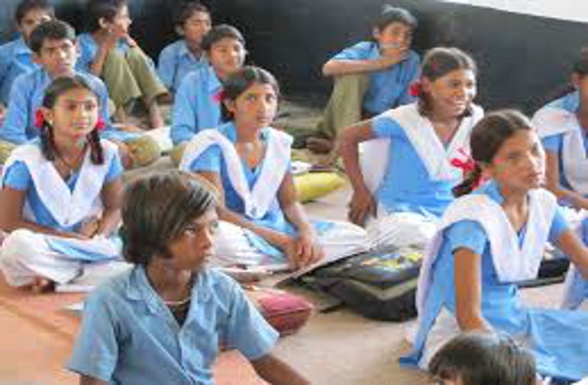 cg news ज्ञान बढ़ाने के उद्देश्य से अब छात्र-छात्राओं को क्लास व होमवर्क के साथ दिया जायेगा फील्ड वर्क