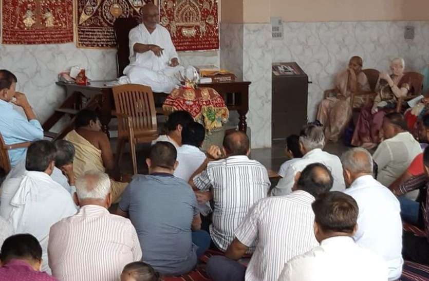patrika भवन-उपाश्रय में प्रवचन का दौर
