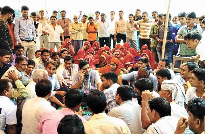 sikar ग्रामीणों ने छह घंटे ग्रिड पर दिया धरना