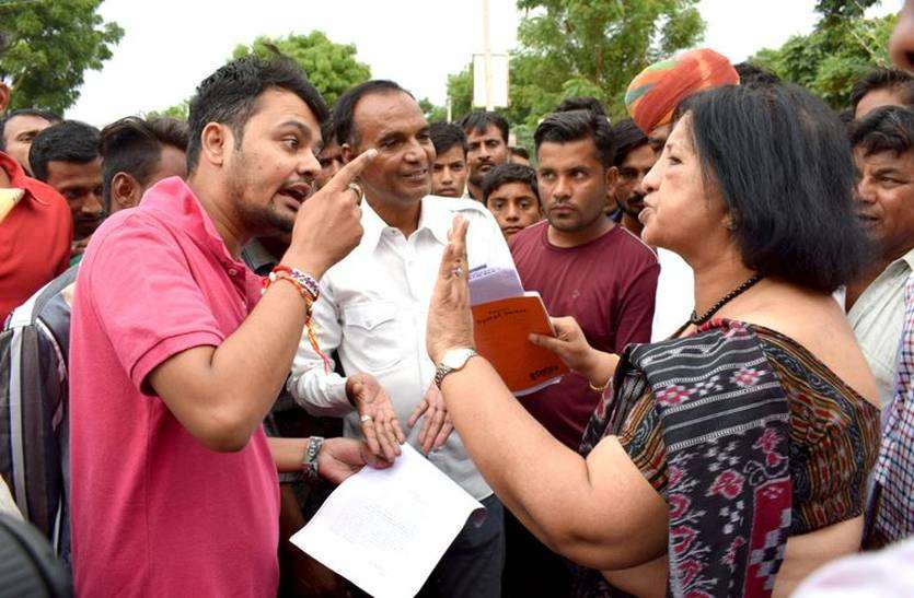 Delhi officials detained in Tinwari ऐसा क्या हुआ कि, दिल्ली के अधिकारियों को तिंवरी में घेरा