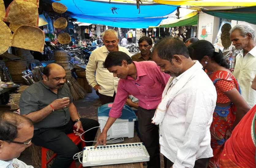 system हाट बाजारों, बैंक, रेलवे स्टेशन में भी होगा वीवीपैट का प्रदर्शन