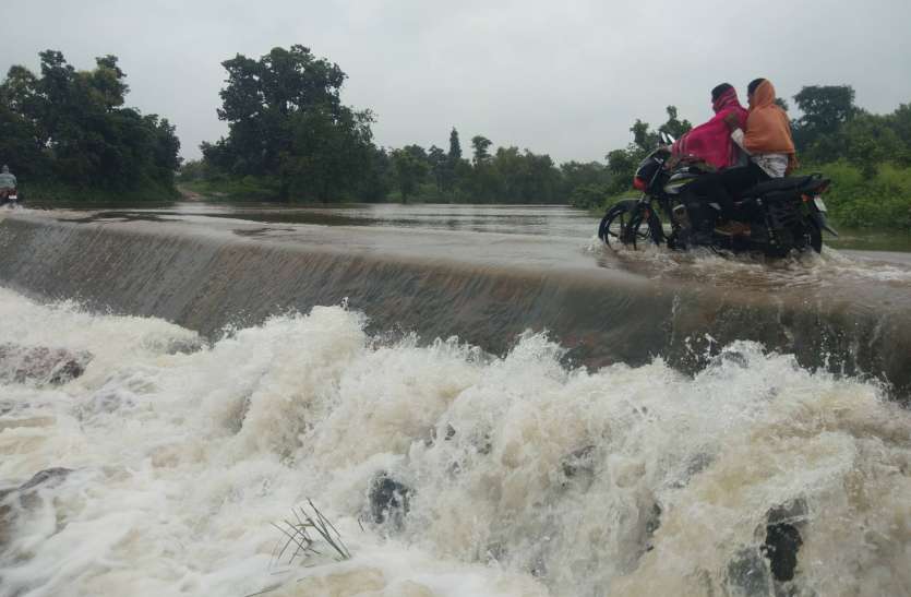 pratapgarh औसत बारिश से कुछ ही दूर, प्रतापगढ़ तहसील में एक दिन में 2 इंच बारिश हुई