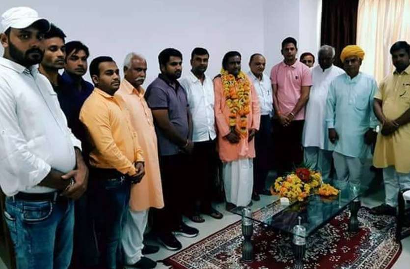 pratapgarh विकास योजनाओं के क्रियान्वयन को लेकर चर्चा