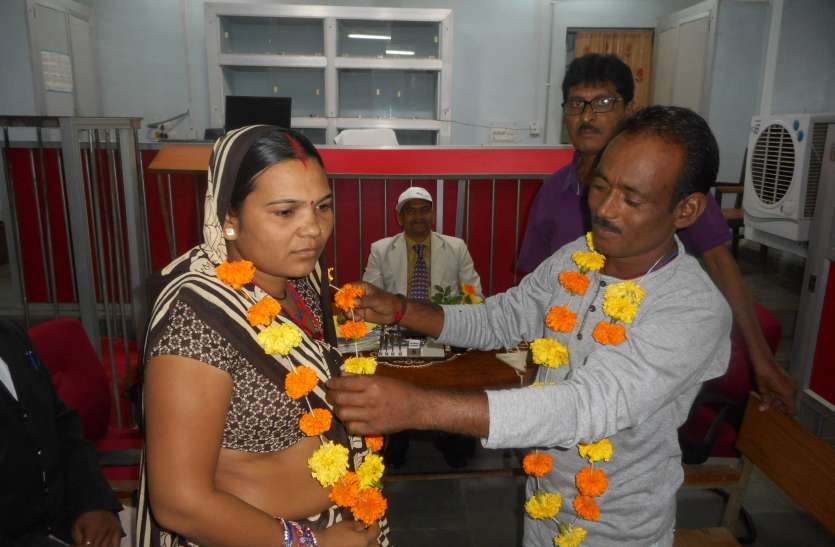 National Lok Adalat 2018 बिछडऩे के बाद मिले यह 8 पति-पत्नी के जोड़े अब कभी नहीं होंगे दूर, जानिए कैसे हुआ मिलन