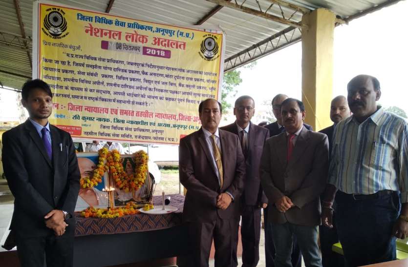 Lok Adalat is working to save relations रिश्तों को सहेजने का काम कर रही है लोक अदालत