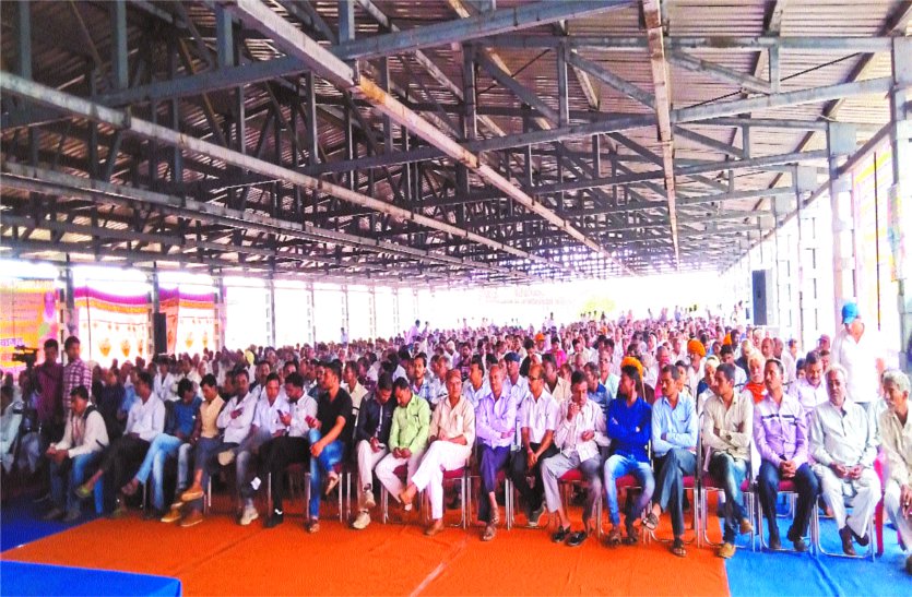 patrika प्रधानमंत्री फसल बीमा : करोड़ों के बीमा क्लेम की राशि वितरित