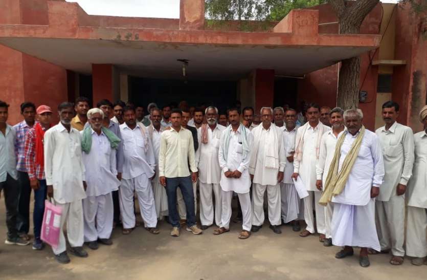 KanwarSen lift canal सिंचाई पानी चोरी पर गुस्साए किसान, अधिशासी अभियंता कार्यालय में किया प्रदर्शन