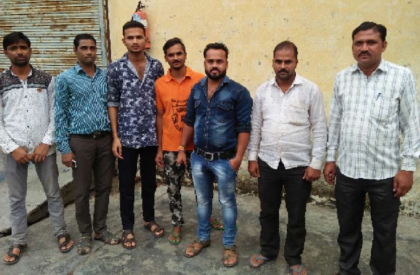 bas ke lie bebas graameen बस के लिए 'बेबस' ग्रामीण