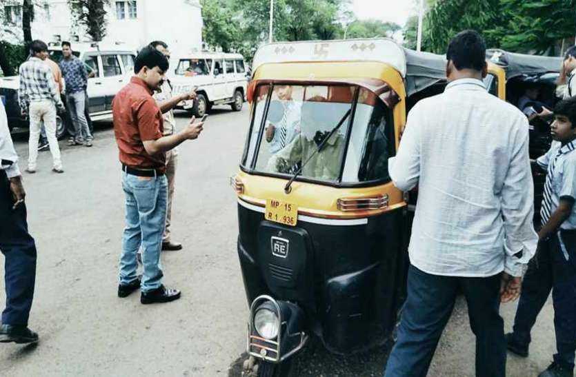 Transport Department runs a checking campaign इस नामी स्कूल के परिसर में खड़े 17 वाहनों को RTO ने किया जब्त, ये की कार्रवाई