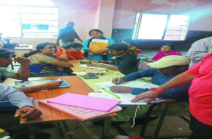 Education बीईओ और परियोजना अधिकारियों की बैठक, स्कूलों में पढ़ाई का हाल जाना कमरों को ठीक कराने पर जोर