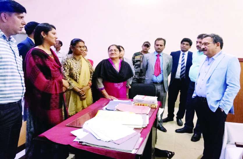 News नेशनल लोक अदालत में 12 हजार 442 प्रकरणों का निपटारा
