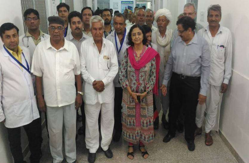 Troma center in Bilara ट्रोमा सेंटर के लोकार्पण की तैयारियां का जायजा लेने पहुंचे अधिकारी