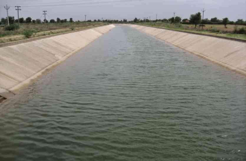 Narmda canal नहर तोड़ लगाए अवैध पाइप, पुलिस व नर्मदा चीफ से की शिकायत
