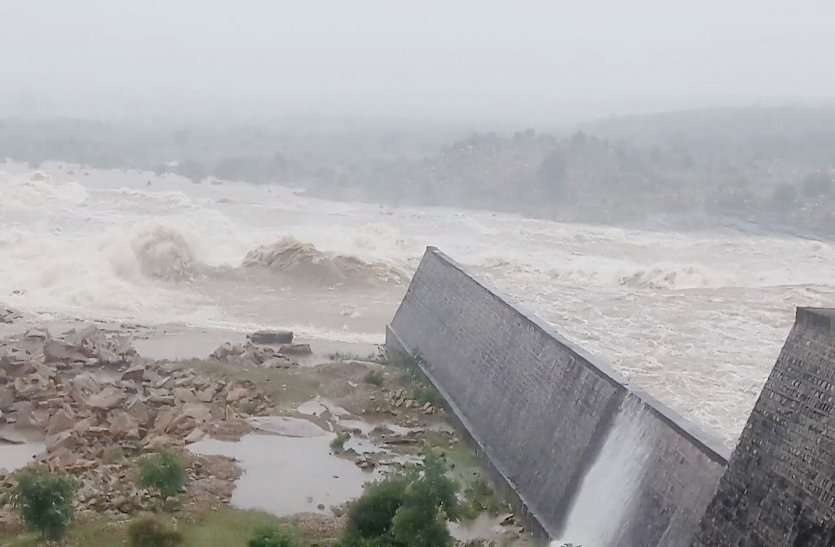 caceto dam ग्वालियर-चंबल पानी में डूबा- सारे डैम फुल, नदीयां उफान पर, नहरों में आया पानी, जनजीवन हुआ अस्त-व्यस्त