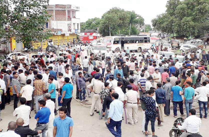 man death by current जिंदा युवक को मरा हुआ बताकर पहुंचा दिया पीएम हाउस, फिर ये हुआ उसका हाल, देखें वीडियो
