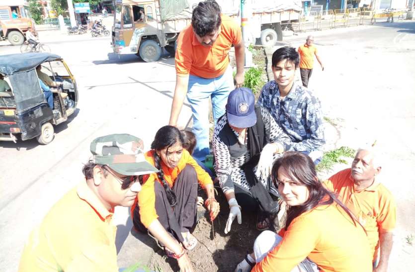 Resolve protection with plantation पौधरोपण के साथ रक्षा का लिया संकल्प
