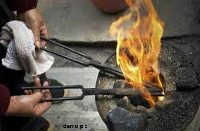 Innocent fired from the hot bars in bhilwara अंधविश्वास: मासूम दर्द से चीखता रहा, पेट पर गर्म सलाखों से दागते रहे निर्दयी परिजन