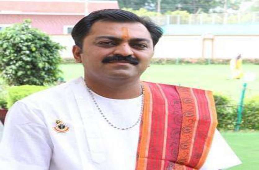 death from dengue डेंगू के कहर से नही बच पाए गुजराती समाज के कथावाचक, महामारी से हुई 42वीं मौत