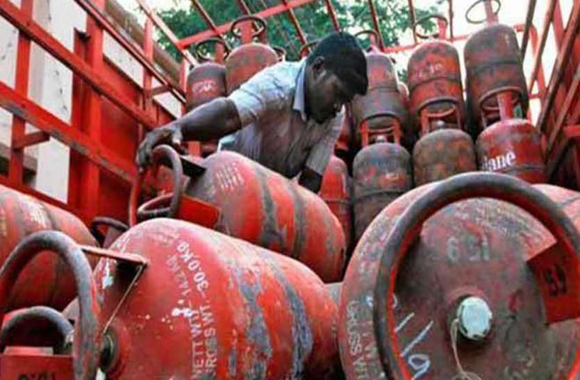 gass सरकार ने लोगों की उम्मीदों को दिया बड़ा झटका, पिछले तीन महीनों में इतना बढ़ा गैस सिलेंडर का दाम
